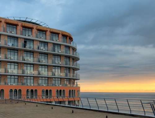 Hotel Azalia in Bulgarien bei Sonnenuntergang